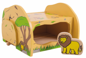 wooden safari lions den